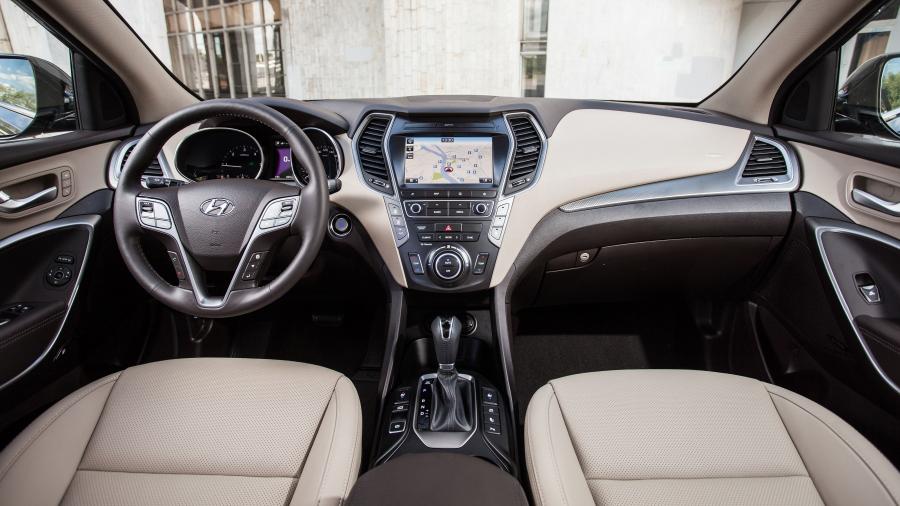 Торпедо Hyundai Grand Santa Fe (DM) 2016 года  (фото 14 из 40)